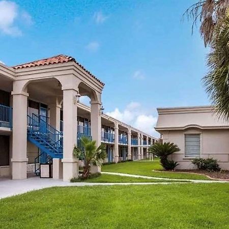 Travelodge By Wyndham Baton Rouge East ภายนอก รูปภาพ
